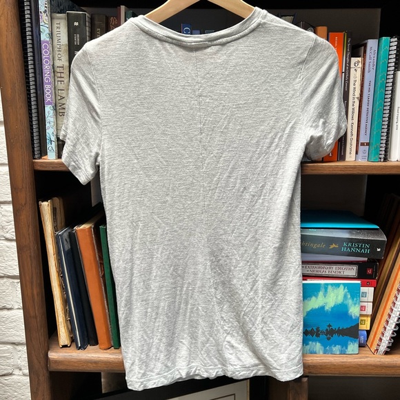 Knox Rose | 🌟 2 for $15 🌟 Be Kind t shirt - Picture 3 of 3